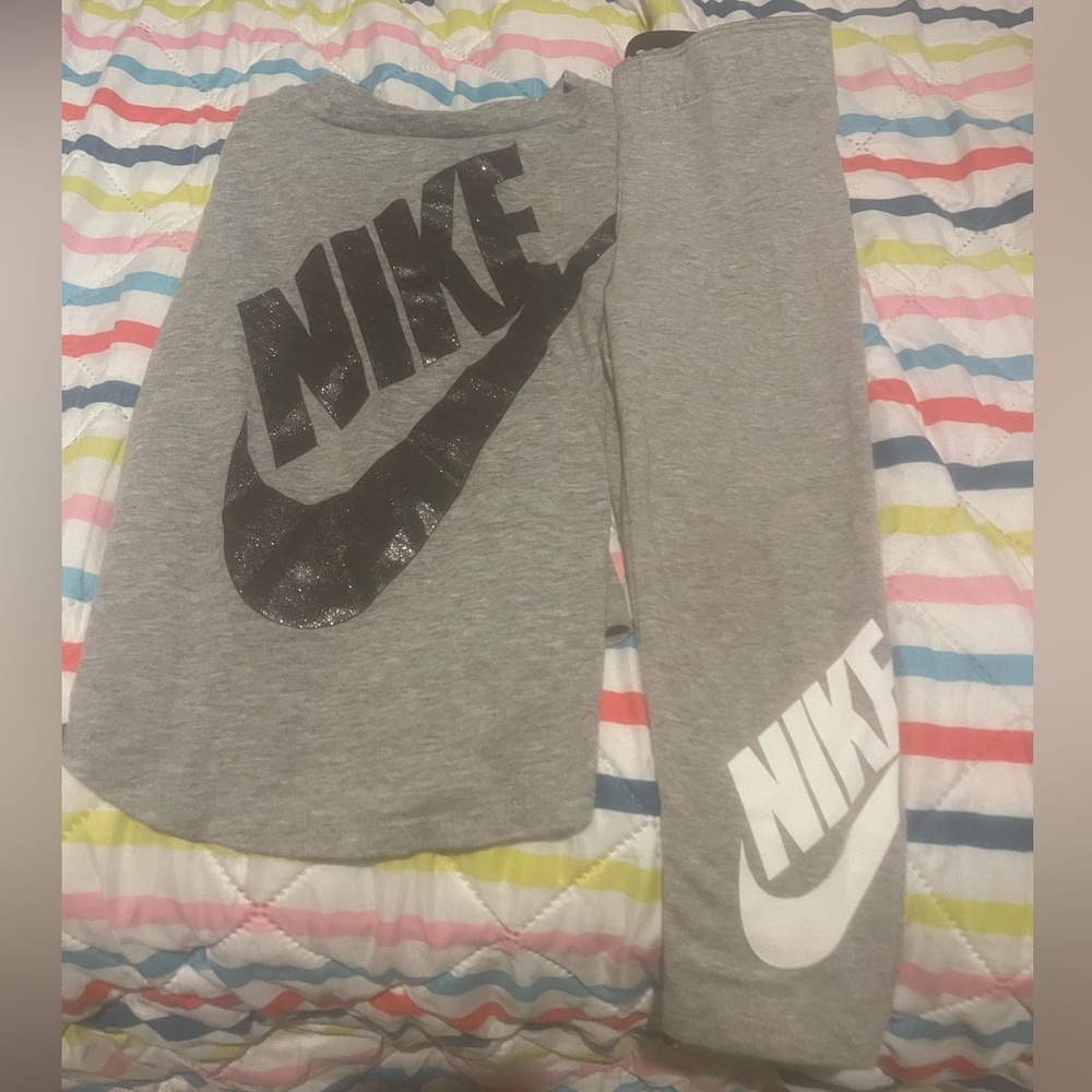 Toddler Girls Nike Tee and Leggings